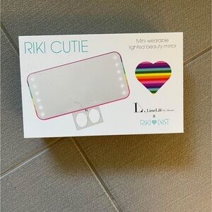 Riki Cutie Lighted Beauty Mirror